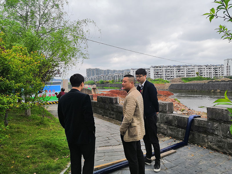 區城建投公司董事長張于帶隊對在建重點項目進行巡查