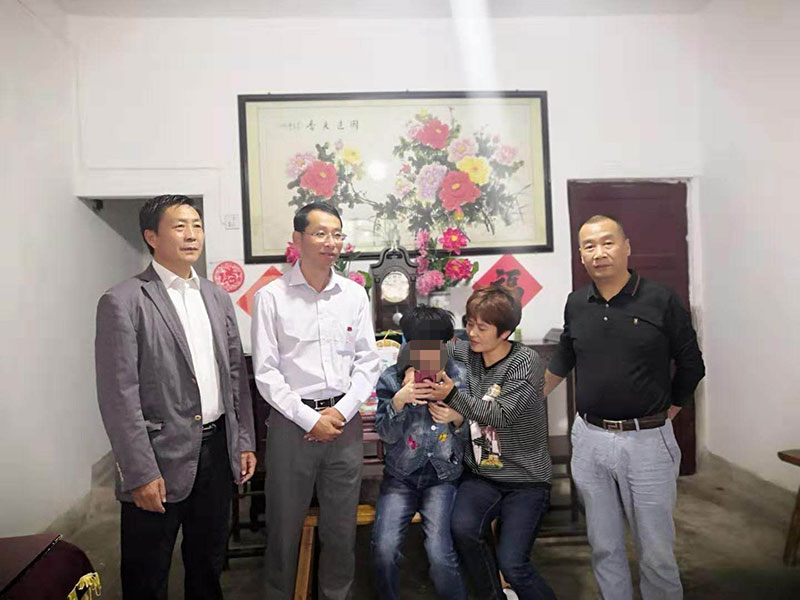 主題教育正當時 志愿服務暖民心——區城建投公司黨支部開展志愿服務、點亮“微心愿”黨日活動