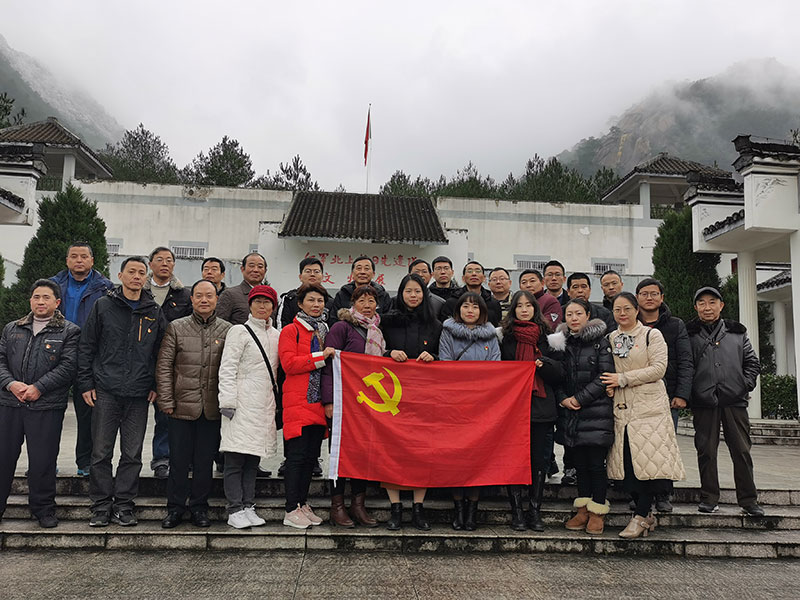 屯溪區委辦黨支部、屯溪城建投公司黨支部聯合開展主題黨日共建活動