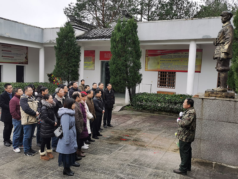 屯溪區委辦黨支部、屯溪城建投公司黨支部聯合開展主題黨日共建活動