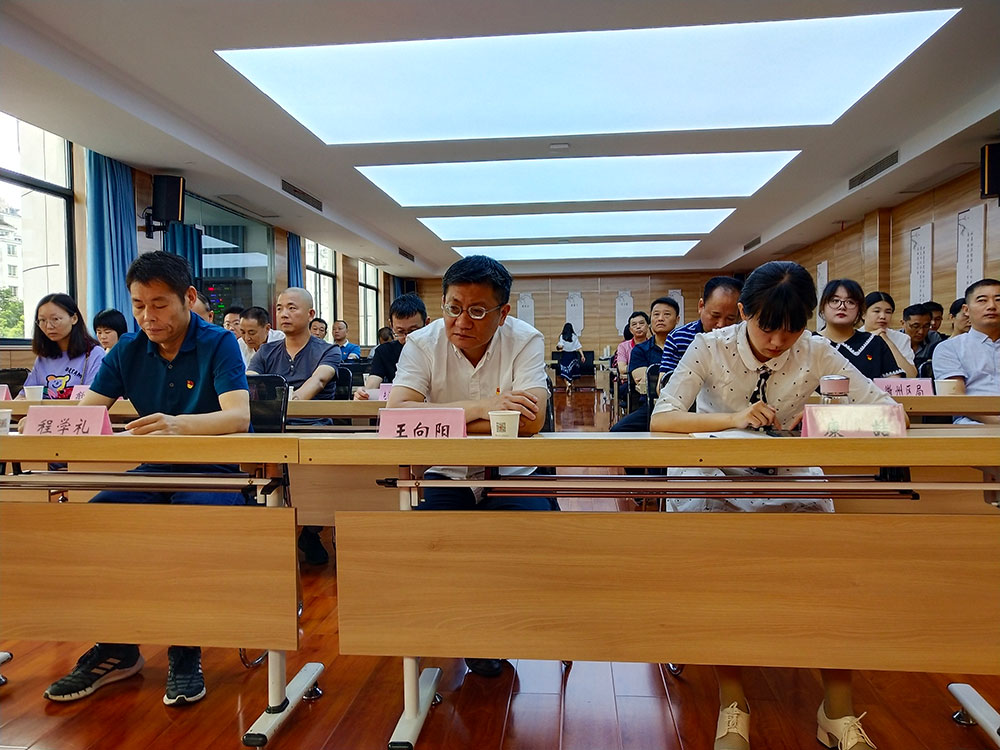 屯溪城建投公司黨支部參加黃山市“小個?！秉h組織“啟航新征程 永遠跟黨走”主題宣講暨成果展活動
