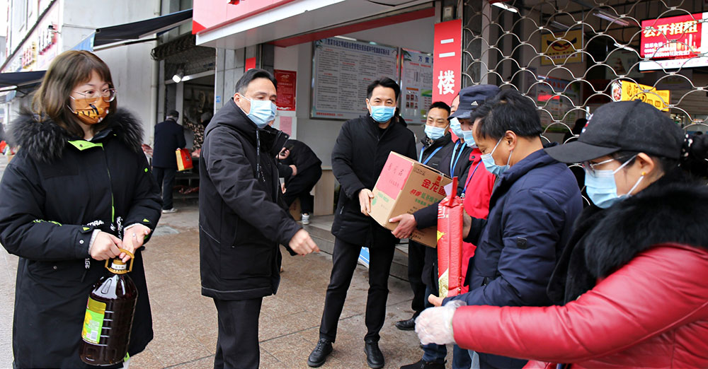 屯溪區國投集團黨委開展節前走訪慰問菜市場一線工作人員活動