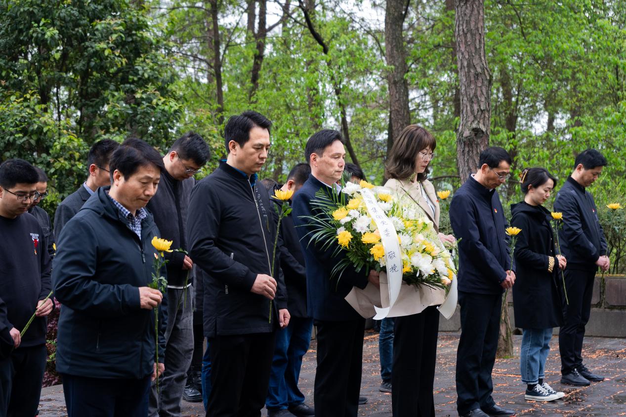 區國投集團開展四月祭英烈主題黨日活動