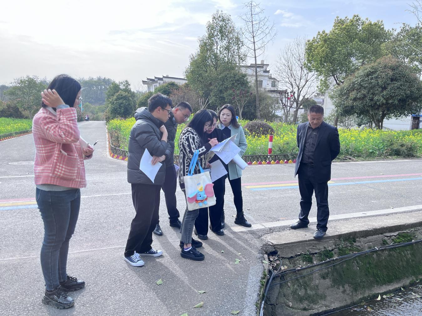 深入鳳霞走訪調研,助推基金小村項目