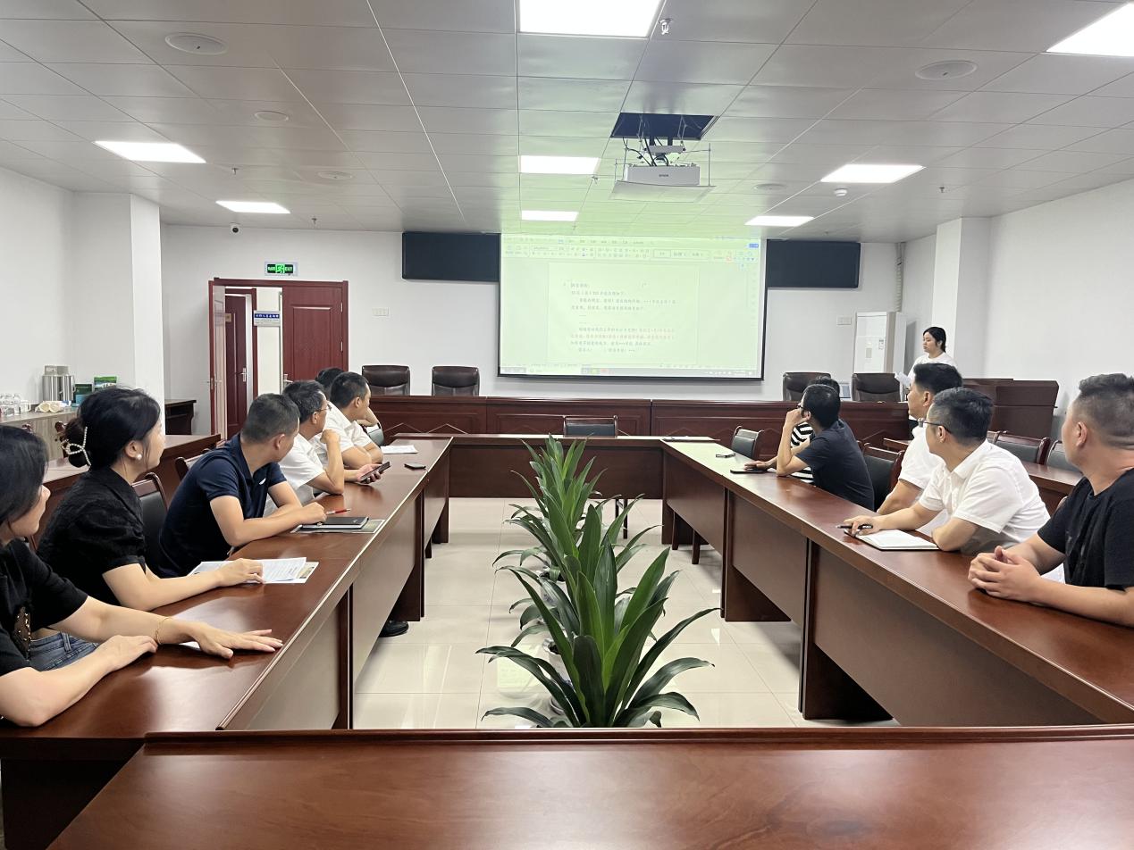區國投集團召開“兩節”值班人員工作培訓會