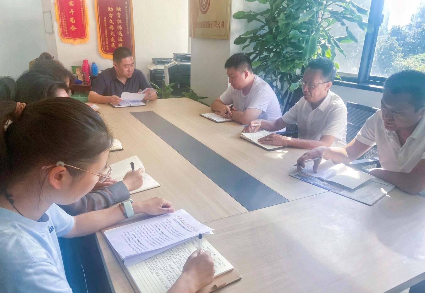 風清氣正 廉潔從業——江南擔保公司召開黨紀學習教育會